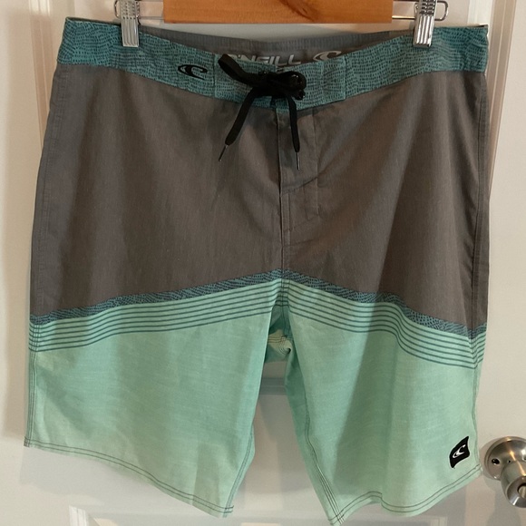 O’Neill Men’s swim trunks - Picture 1 of 3